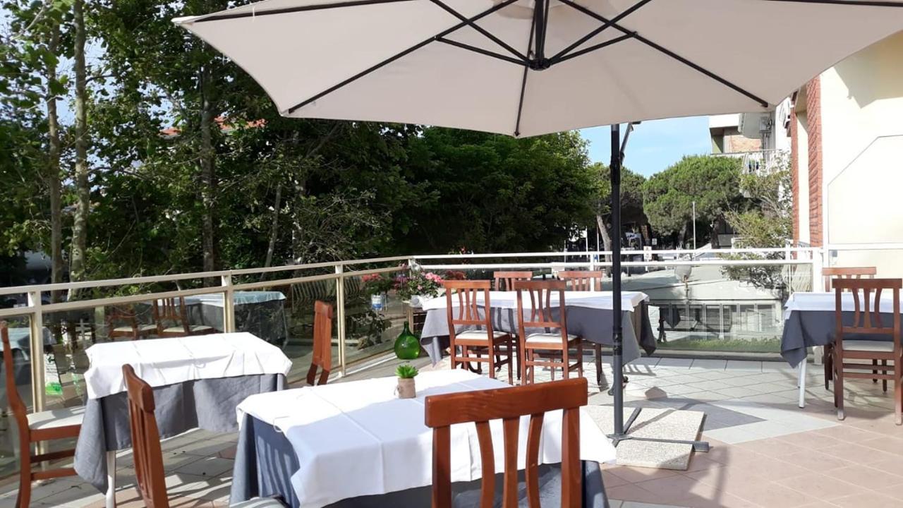 Hotel Buenos Aires Cervia Kültér fotó